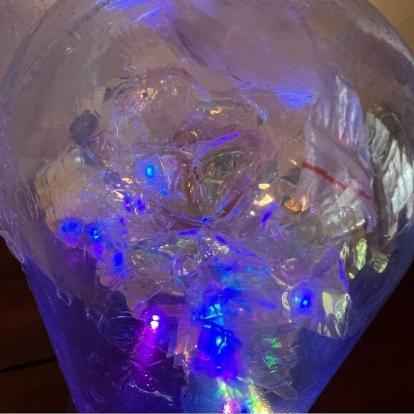 Dream of Flowers Lighted Rose in Glass Dome with Faux Wooden Base. New!! - Picture 3 of 11